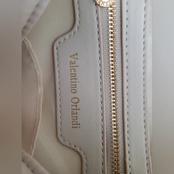 MARIO VALENTINO White Quilted Shoulder Bag with Gold Chain - Picture 8 of 9